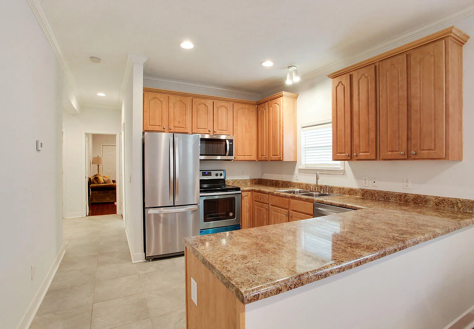 3 bed, 1379 sqft, $1,995 — Photo 2