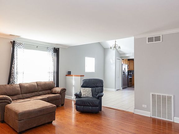 3rd image of 16840 Sayre Ave
