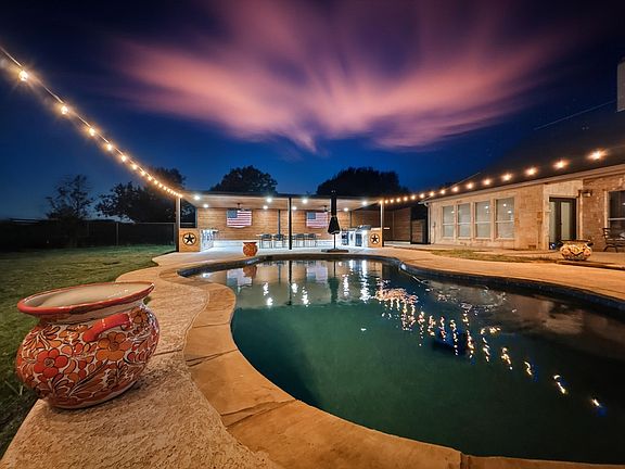 3rd image of 213 Audra Cir