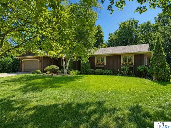 1535 Nottingham Dr, North Mankato, MN 56003