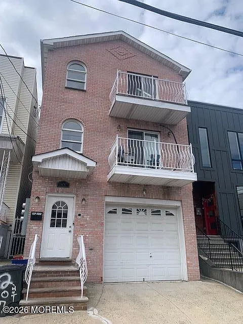 3 bed, 2720 sqft, $3,295 — Photo 1