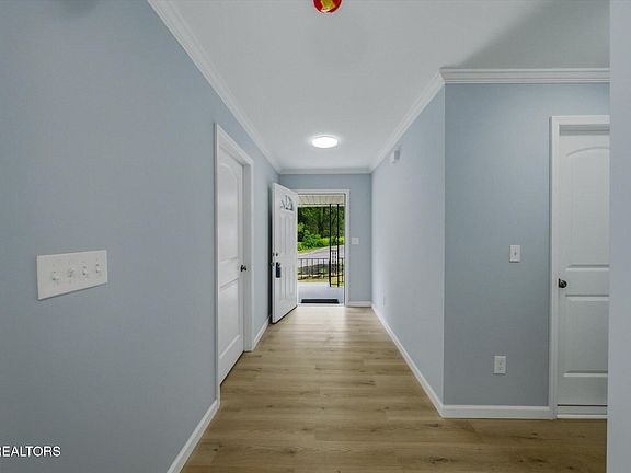 2nd image of 100 Delaware Ave