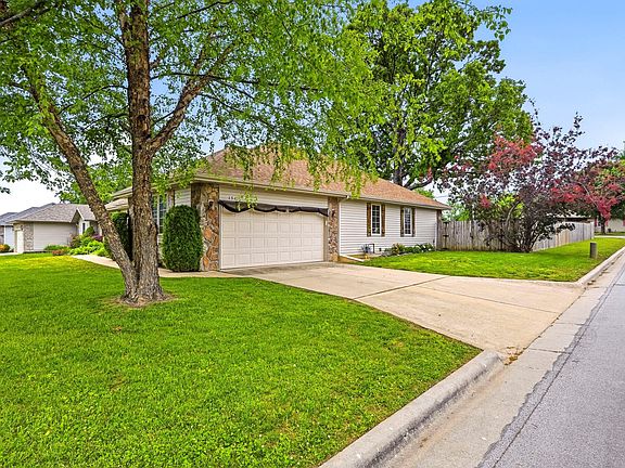 3rd image of 151 E Cody Drive