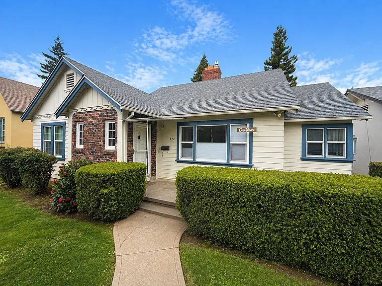 324 Mansion Ave — Photo 2