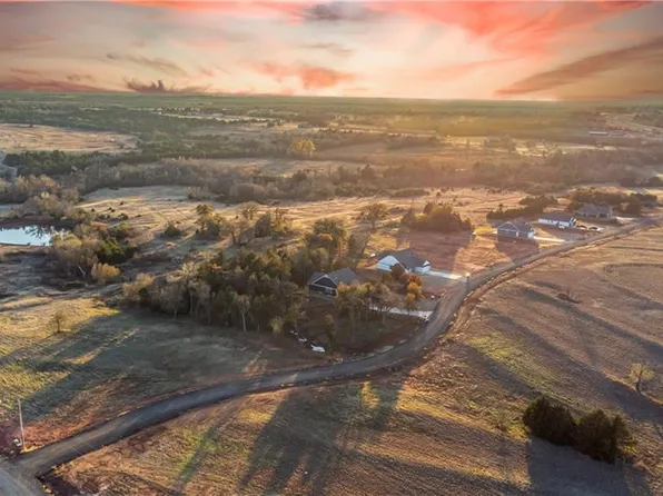 1225 N Post Rd, Guthrie, OK 73044