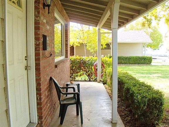 3rd image of 3273 Rosemont Dr
