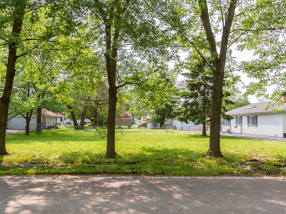 1st image of 3042 N Derrough Ave