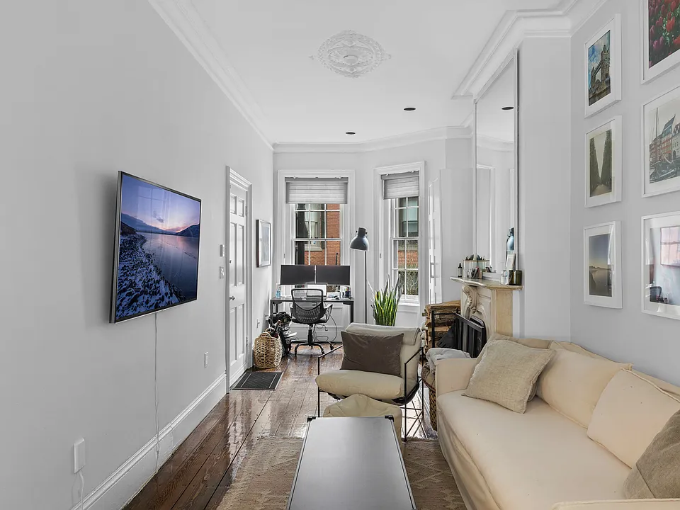 4 Cazenove St #1