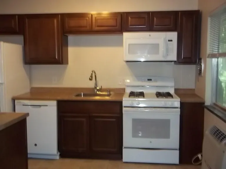 1011 Olivia Ave — Photo 5