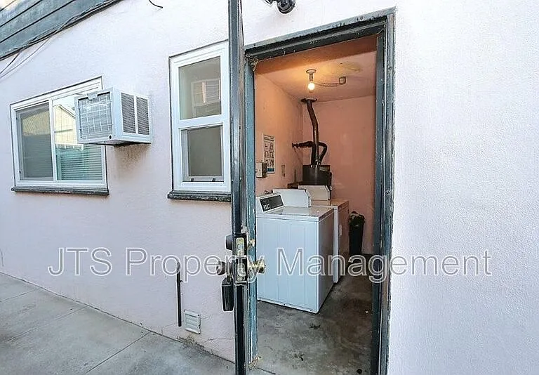 4439 V St #5 — Photo 23
