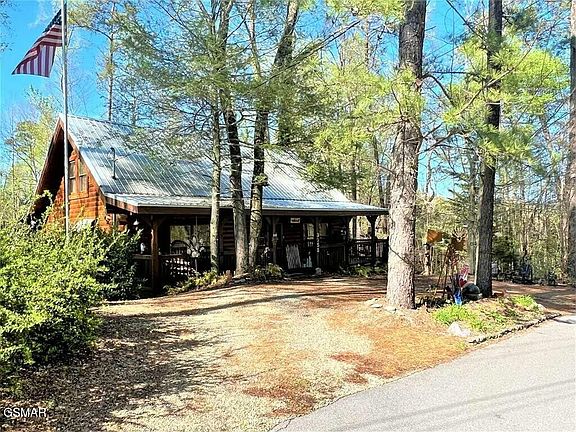 2nd image of 3958 Ole Smoky Way