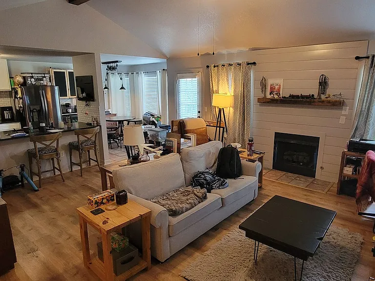 833 S Eastview Dr — Photo 3