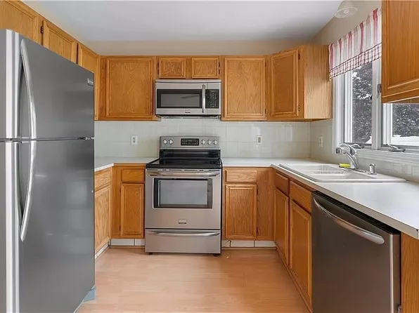 13 Sunflower Cir #108, North Providence, RI 02911