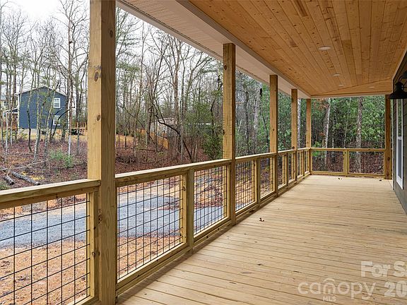 4th image of 204 Cascade Ridge Rd