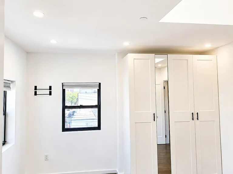 20-01 Steinway St #3 — Photo 6