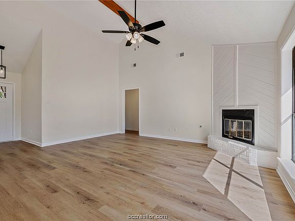 5th image of 1218 Haley Pl