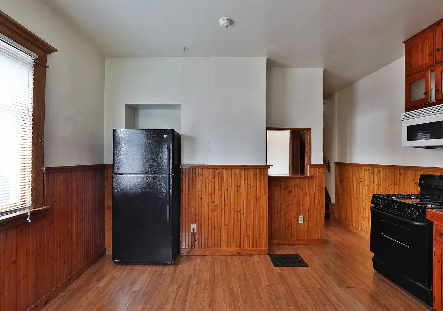 Large 4 Bedroom North Campus Townhouse - 1st house from High Street — Photo 4