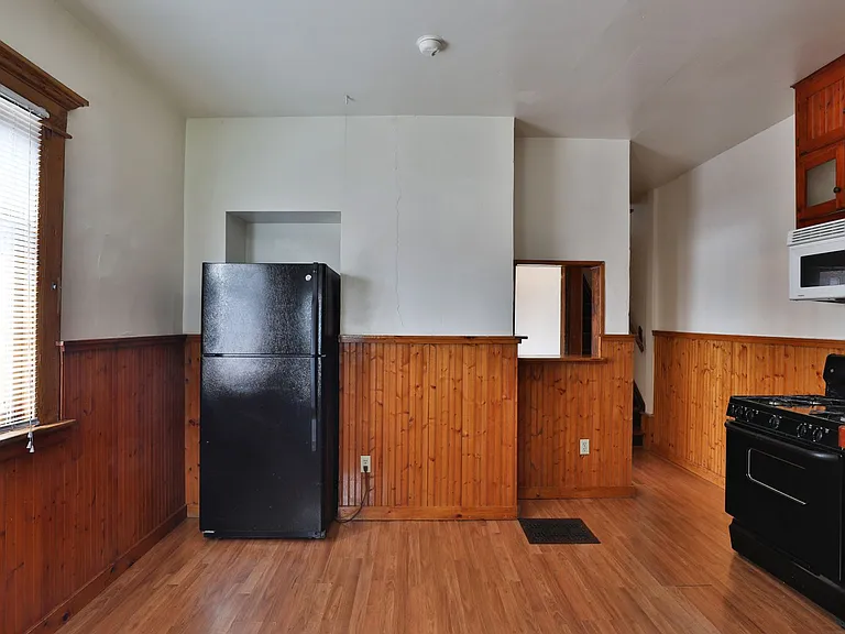 21 E Blake Ave — Photo 4