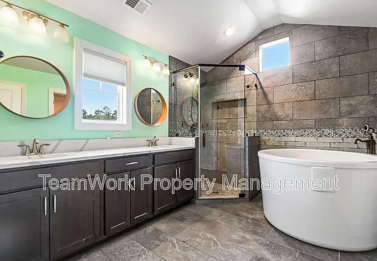 233 Seaworthy St — Photo 24