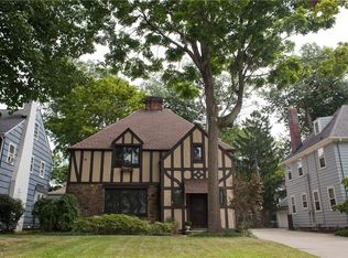 3305 Grenway Rd, Shaker Heights, OH 44122