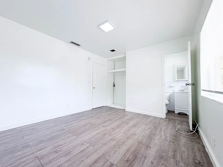 521 S Federal Hwy #9 — Photo 2