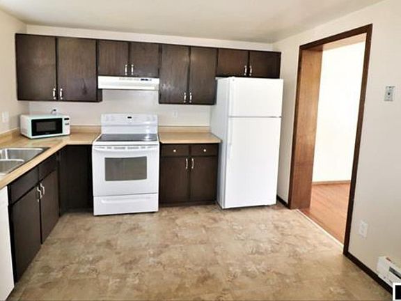 2nd image of 808 Moccasin Ln