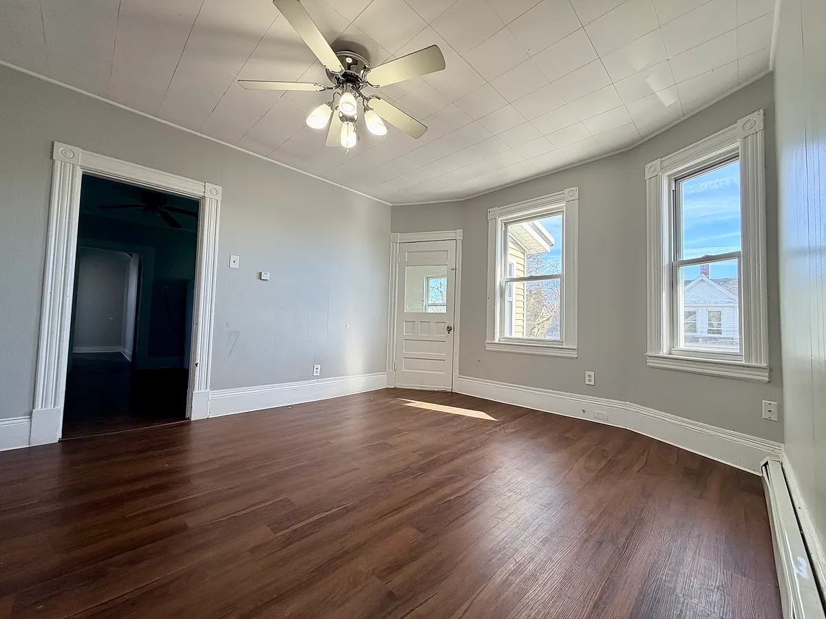 Building Photo - 150 Pleasant St #3