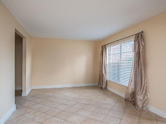 5th image of 5906 La Costa Dr