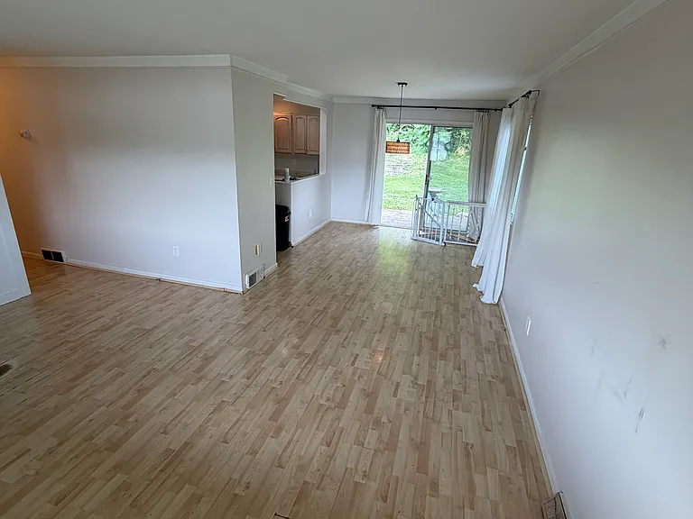 5686 River Rd — Photo 4