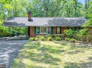 18355 Sharon Rd, Triangle, VA 22172