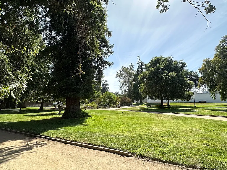 Fort Sutter Manor, Classic Midtown Living! — Photo 9