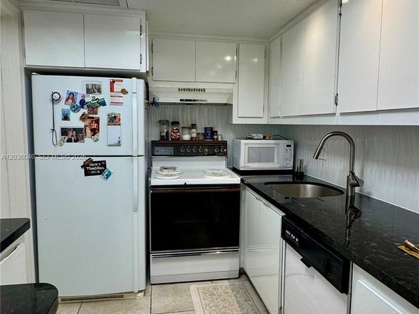 2940 NE 203rd St APT C213, Aventura, FL 33180 – 2-bedroom rental in Aventura