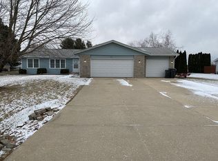 9937 Applegate Dr, Roscoe, IL 61073