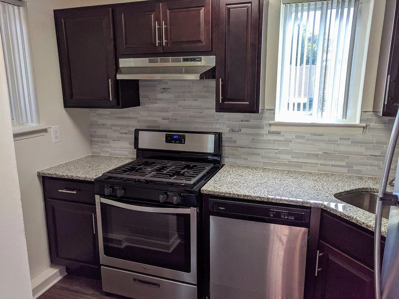 Curren Terrace Apartment Homes — Photo 3