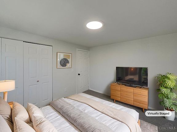 4th image of 8 Ludwell Ln