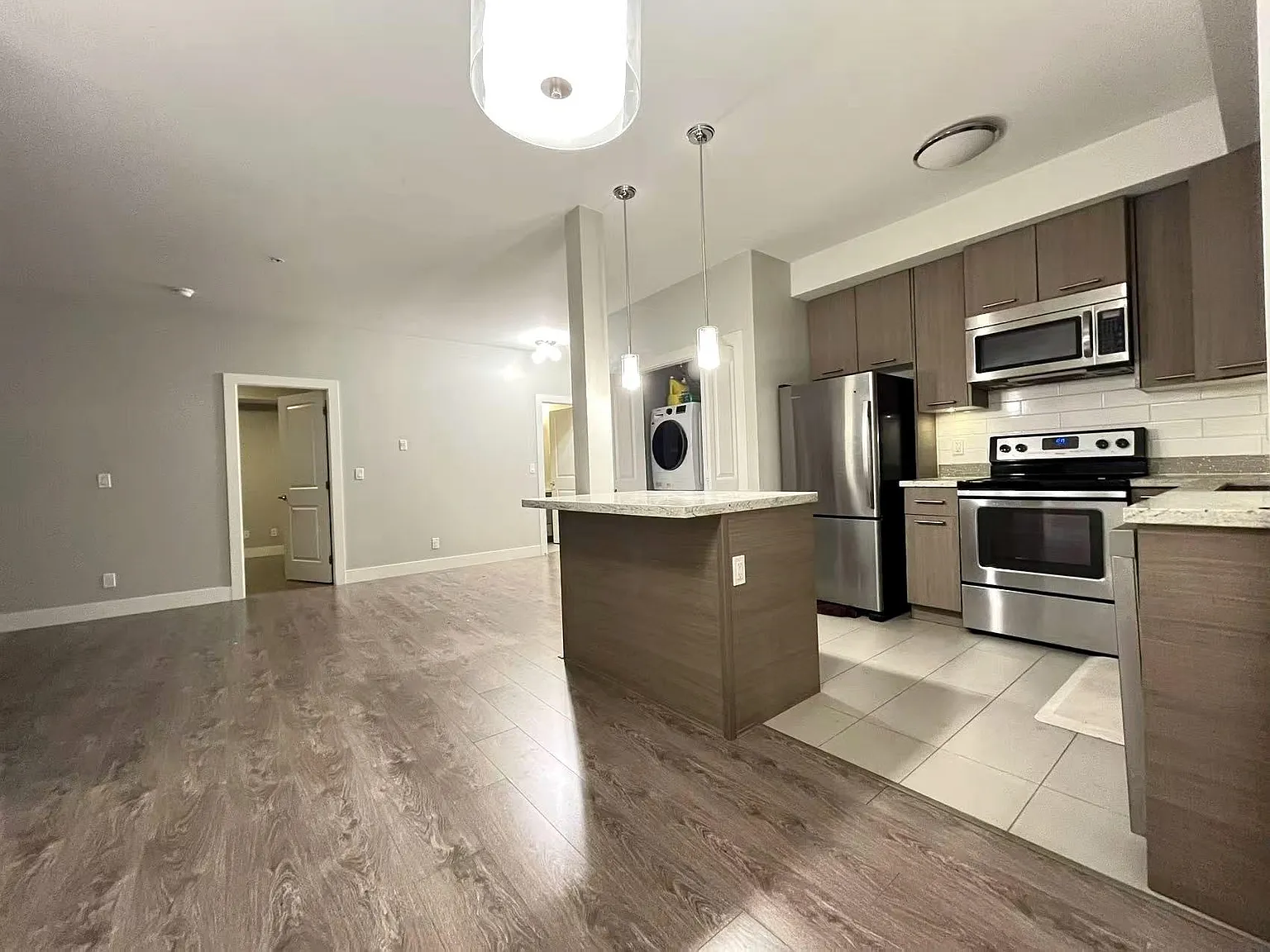 2 bed, 820 sqft, $2,600 — Photo 3