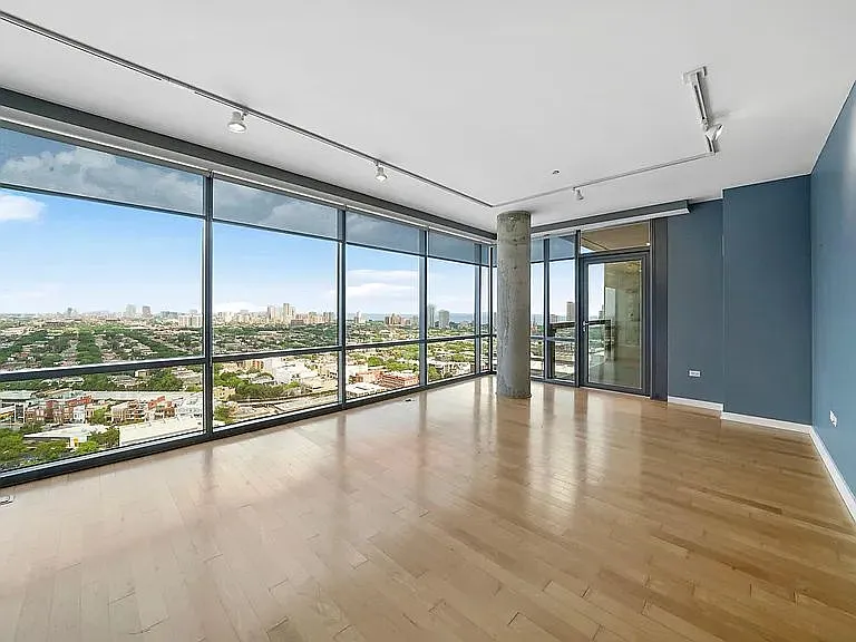 Building Photo - 860 W Blackhawk St #2804