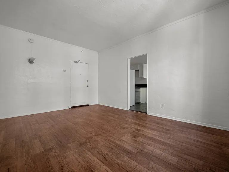 1610 N Normandie Ave — Photo 4