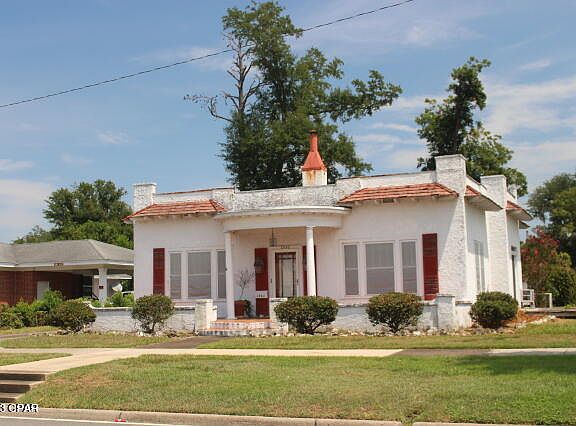 2nd image of 2942 Jefferson St