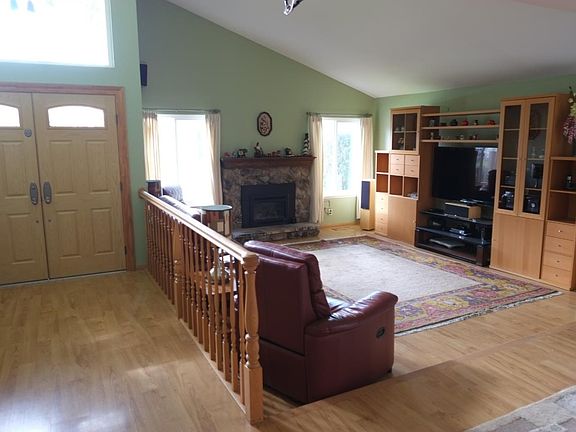 3rd image of 121 Sugar Maple Dr