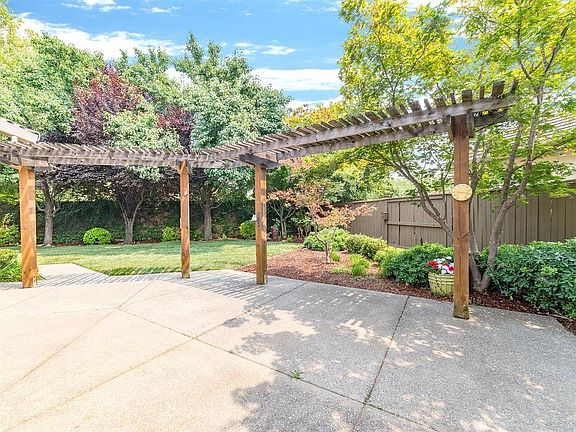 3rd image of 3967 Ironwood Dr