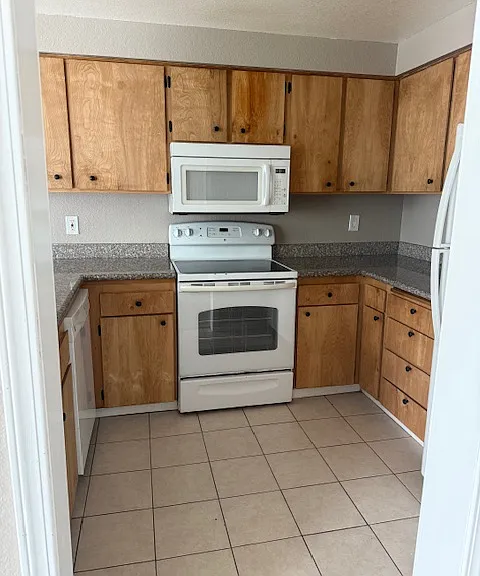 Evergreen Park Apartments — Photo 10