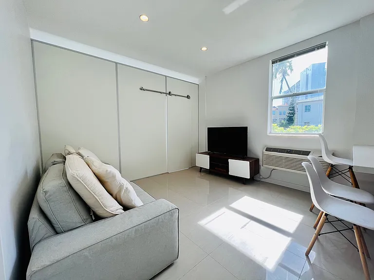 924 Marseille Dr #1 — Photo 8