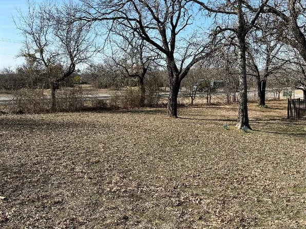 410 Koppes Ct, Bridgeport, TX 76426