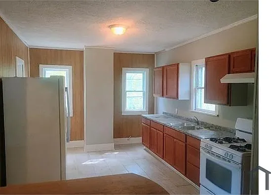 2 bed, $950 — Photo 1