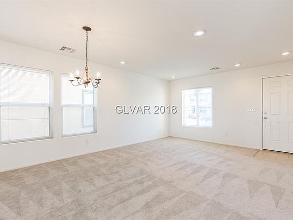 3rd image of 5328 Hollyridge St
