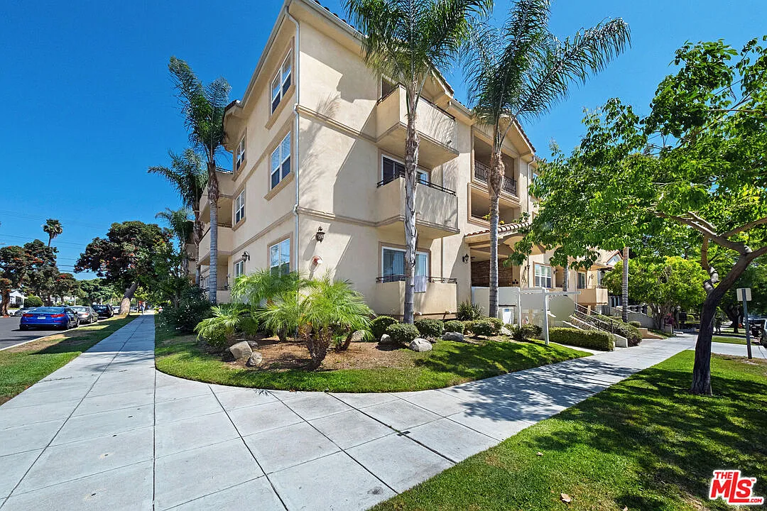 3 bed, 2.0 bath, 1470 sqft, $4,770 — Photo 1