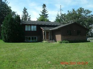 17199 Honeysuckle Ln, Eden Prairie, MN 55346