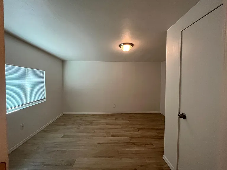 326 W Illinois St #2 — Photo 10