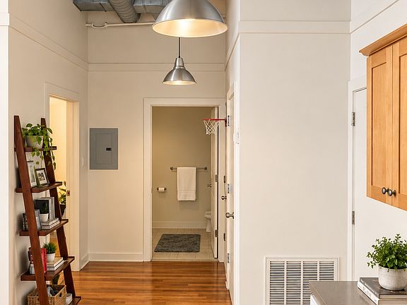 4th image of 1020 Adams St #109